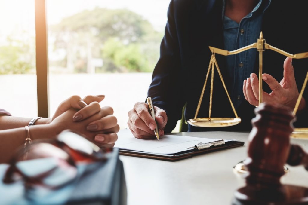 Benefits Of Hiring A Criminal Defense Lawyer