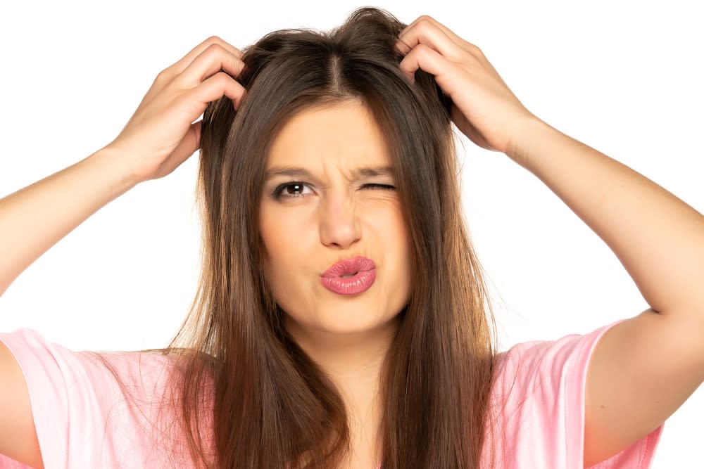 How To Reduce Itchy Oily Scalp – A Quick Guide