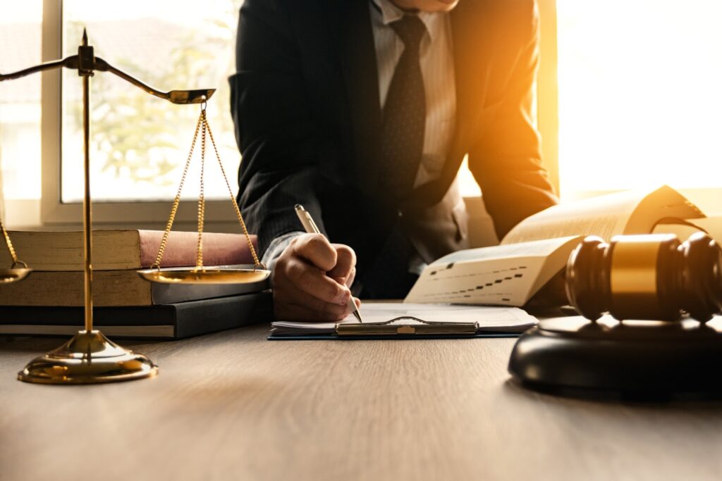 Litigation Attorney: How to Choose the Right One
